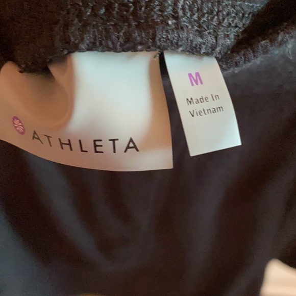 Athleta black comfy shorts with pockets - Picture 3 of 3
